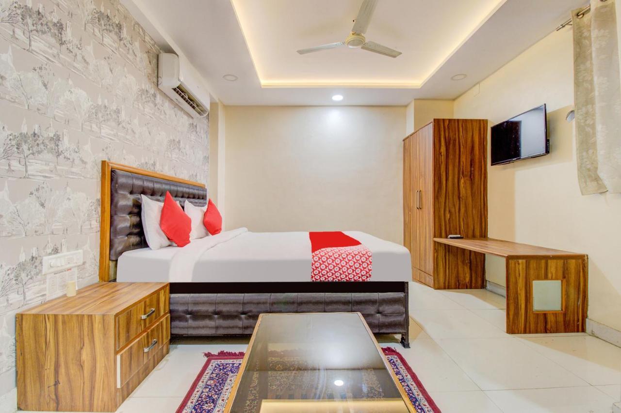 Oyo 81625 Hotel Radhika Manmad Ngoại thất bức ảnh