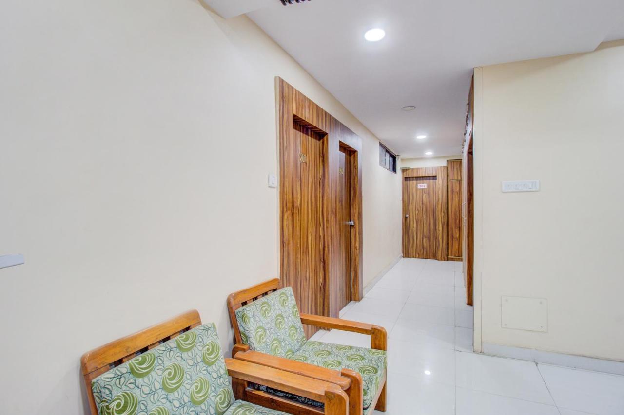 Oyo 81625 Hotel Radhika Manmad Ngoại thất bức ảnh